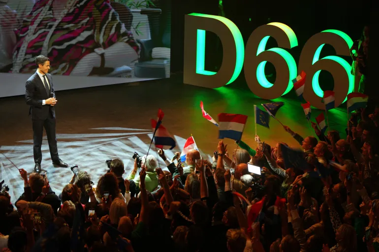 الانتخابات الهولندية :   حزب D66 التقدمي يتصدر المشهد السياسي في مفاجأة انتخابية كبيرة واليمين المتطرف يتقهقر !