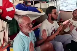 إطلاق سراح أربعة نشطاء مغاربة من أسطول الصمود وإجراءات ترحيل مستمرة