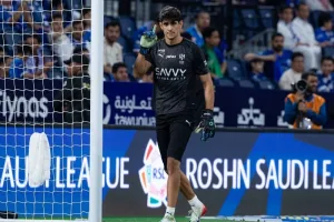 ياسين بونو يقترب من تجديد عقده مع الهلال السعودي لعامين إضافيين