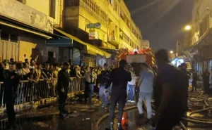 حريق ضخم يلتهم أكثر من 40 محلاً بقيسارية الحفاري في الدار البيضاء