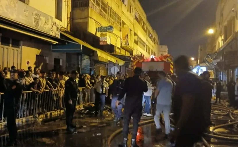 حريق ضخم يلتهم أكثر من 40 محلاً بقيسارية الحفاري في الدار البيضاء