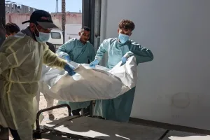 تسليم جثامين 15 فلسطينيا عبر الصليب الأحمر في إطار اتفاق الهدنة بغزة