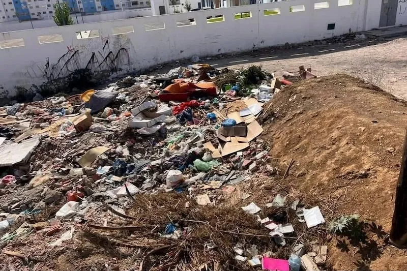 تحقيق إداري بمرتيل بعد تحول محيط مستشفى النهار إلى مكبّ عشوائي للنفايات