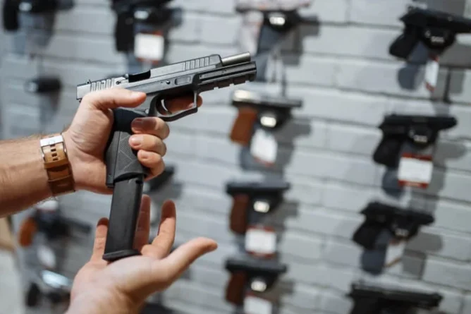 الأمم المتحدة تحذر من “طوفان الأسلحة” في العالم وتدعو لتحرك دولي عاجل