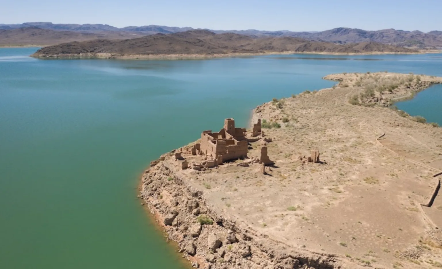 قلق فلاحو زاكورة من تأخر الطلقات المائية لسد المنصور الذهبي يثير مخاوف على الموسم الفلاحي