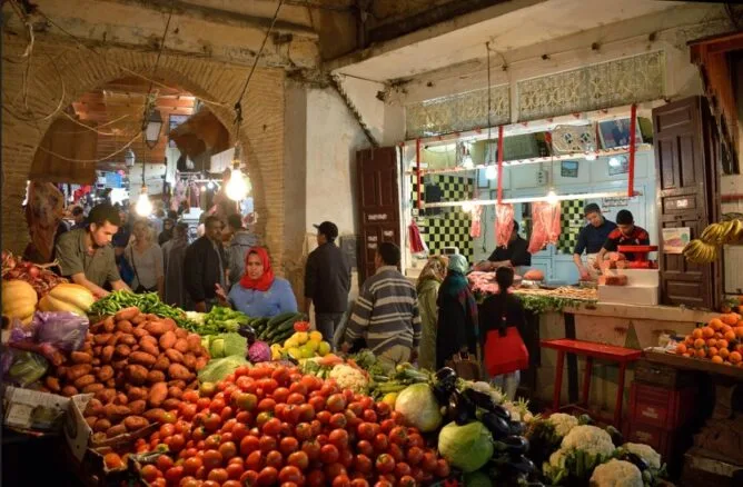 تراجع لافت في أسعار المواد الأساسية.. التضخم يواصل الهبوط عبر جهات المملكة