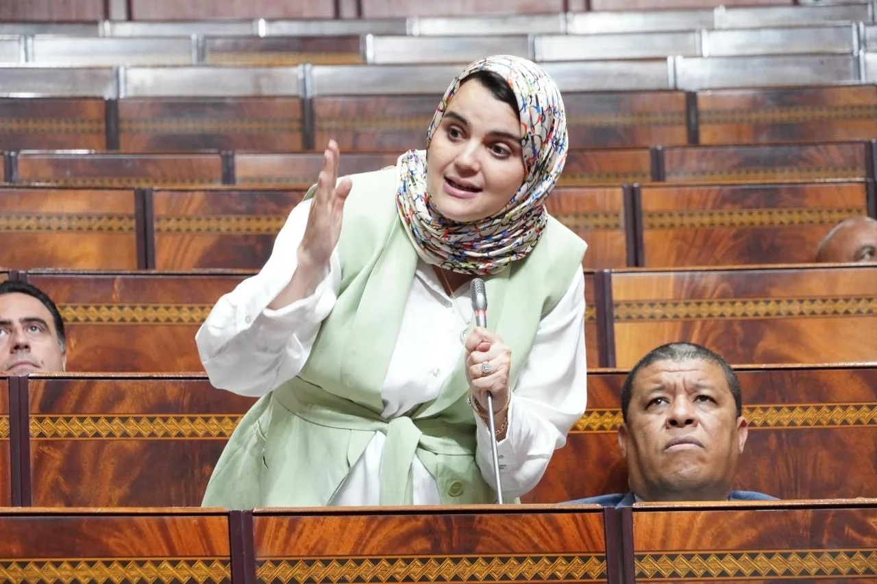 زينب السيمو تدافع عن السياسات الاجتماعية للحكومة وتبرز إنجازاتها التنموية