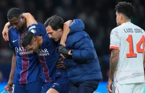 دموع حكيمي تُقلق المغاربة بعد إصابته أمام بايرن ميونيخ