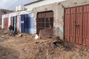 حالة استنفار أمني بالنواصر بعد تهديد رئيس جماعة سابق بحرق نفسه احتجاجاً على هدم مستودعاته