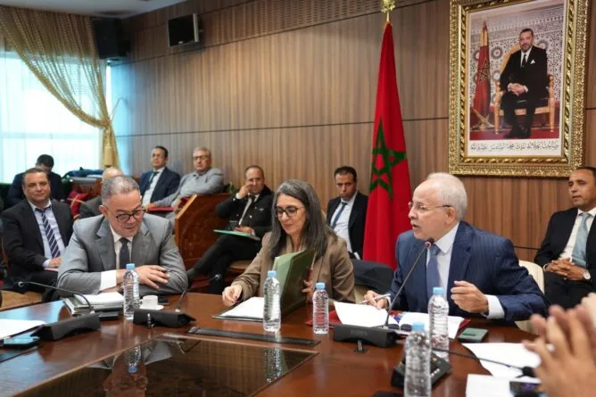 مصدر من الأغلبية :   مشروع قانون مالية 2026 يعكس التزام المغرب بالمسار التنموي الشامل ويعزز العدالة الاجتماعية