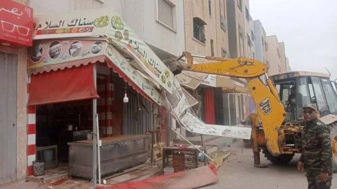 إقليم مديونة: حملة واسعة لتحرير الملك العمومي بمشروع الرشاد تعيد النظام لأرصفة المجاطية