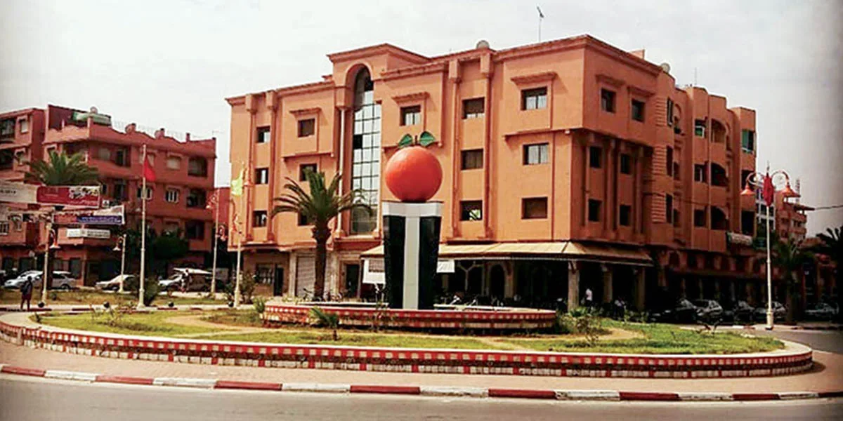 بنكيران يعتذر لسكان بركان بعد جدل حول مزحة مع فوزي لقجع