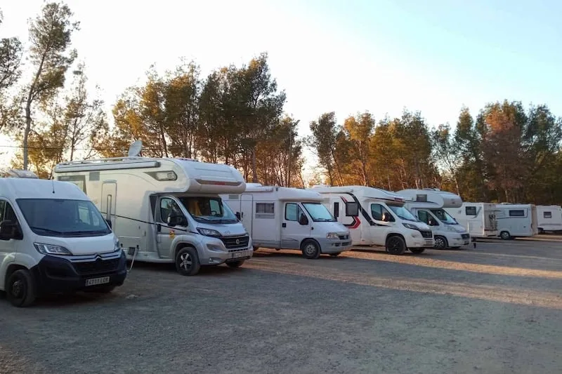 المغرب يواصل جذب السياح الأوروبيين الباحثين عن رحلات التخييم الحر والمغامرات الصحراوية