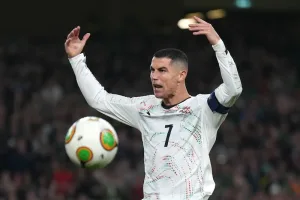 رونالدو مهدد بالغياب عن انطلاقة مونديال 2026 بسبب الطرد أمام إيرلندا