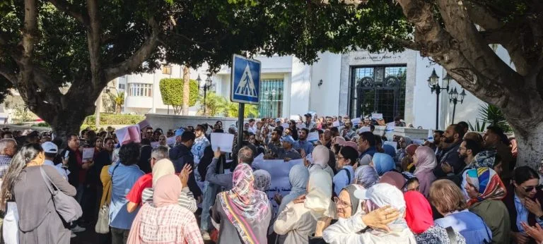 الجامعة الوطنية للصحة تحتج أمام وزارة الصحة: “مركزية الأجور خط أحمر”