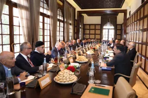 الأحزاب المغربية تشرع في صياغة رؤية موحدة لمبادرة الحكم الذاتي