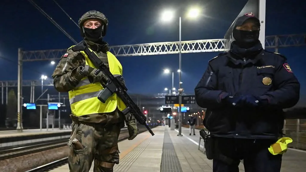 بولونيا على صفيح ساخن … تفجير خطوط قطارات يعيد شبح الحرب إلى الواجهة