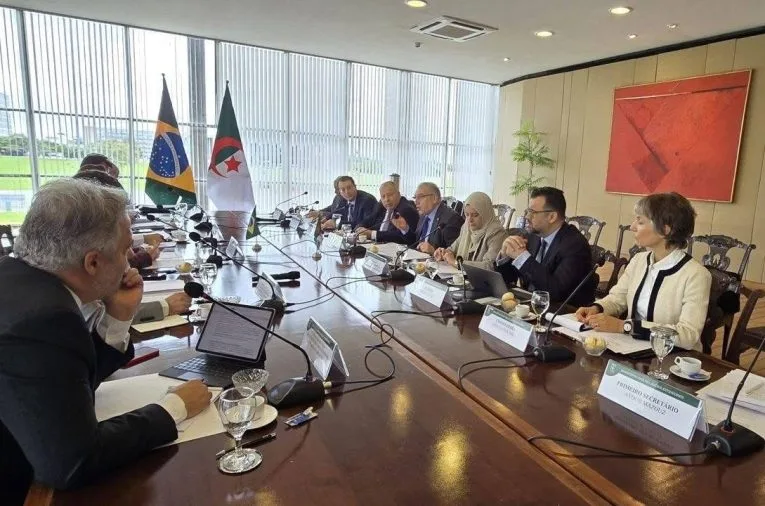 الجزائر تعيد تحريك ملف الصحراء خلال مباحثاتها مع البرازيل وتستقبل وفداً برازيلياً بتندوف