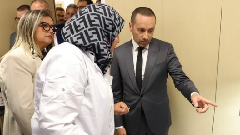 التهراوي يطلق إصلاحات شاملة لمصلحة الاستقبال بالمستشفيات ويقطع الطريق على لوبي “السيكيورتي”