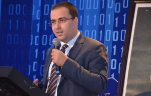 عامل النواصر يمارس مهامه.. والإقالة مجرد إشاعة