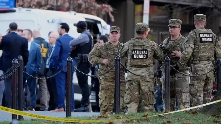 أفغاني يقتل عنصرين من الحرس الوطني أمام البيت الأبيض في واشنطن