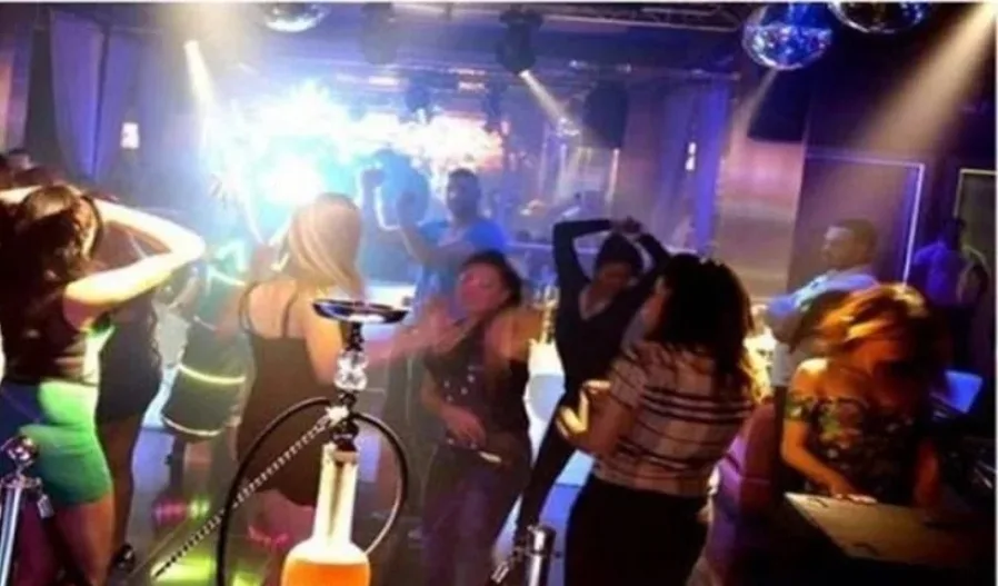 مقاهي بفاس تتحول إلى قاعات حفلات وسط شكايات متكررة من الساكنة