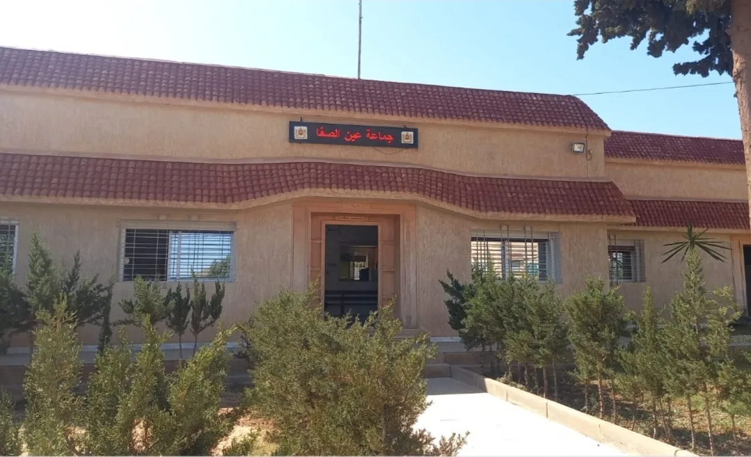 وجدة :     جماعة عين الصفاء تشهد مسيرة احتجاجية بسبب استغلال غير قانوني للماء وسكان يتهمون عنصرًا من القوات المساعدة بالتدخل العنيف