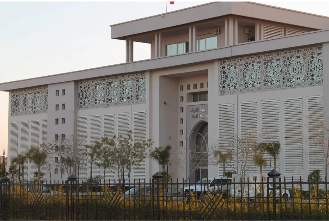 وجدة :    فضيحة ابتزاز داخل مقر الملحقة الإدارية الثامنة … عناصر من القوات المساعدة وراء معاناة المواطنين