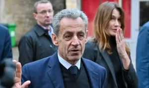 القضاء الفرنسي يفرج عن الرئيس ساركوزي بعد 3 أسابيع وراء القضبان