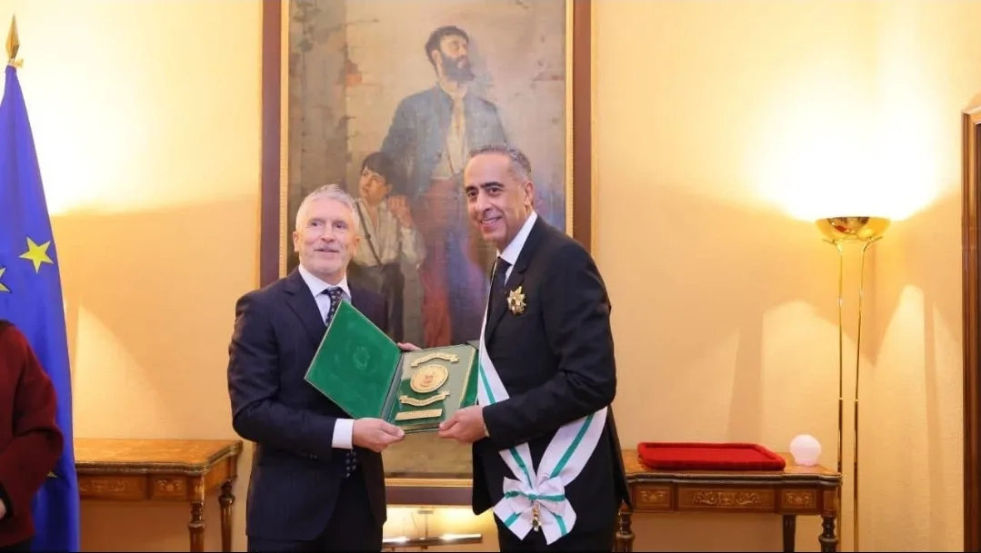 الحموشي يظفر بالصليب الكبير الإسباني … وسط احتجاجات ضباط الشرطة الإسبانية على القرار