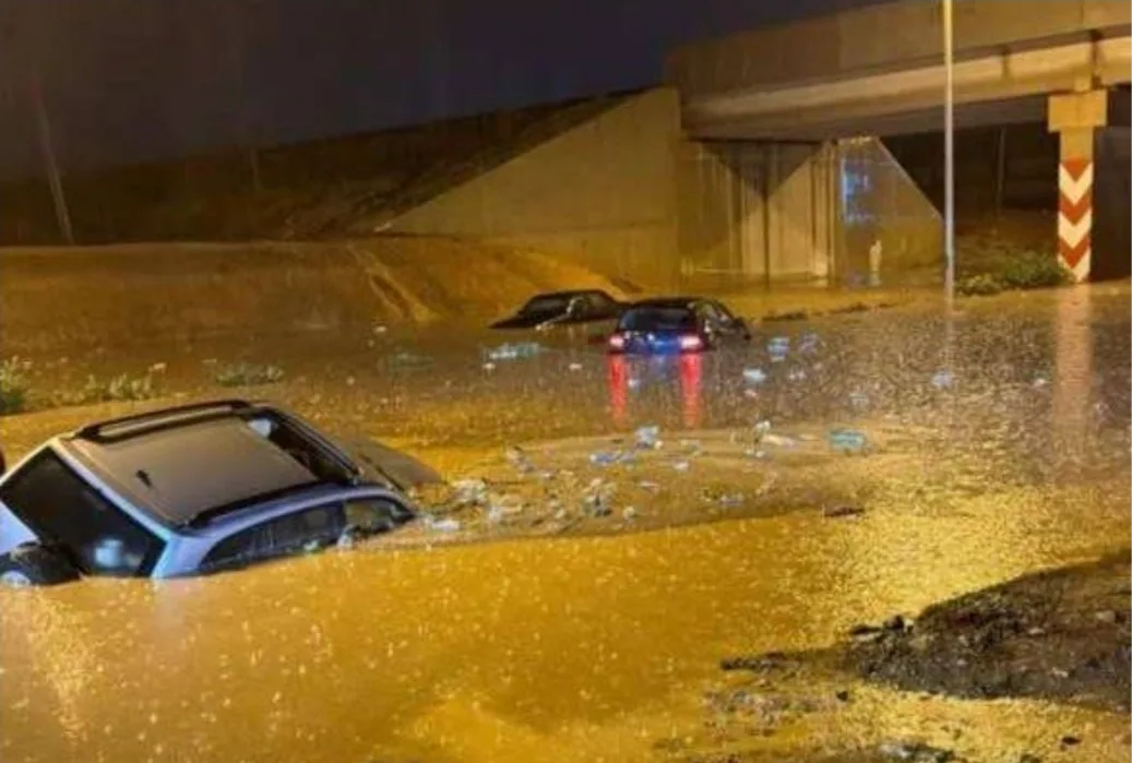 فيديو …  البرلماني توحتوح يفجرها تحت قبة البرلمان:    “مشاريع فاشلة أغرقت العروي وبوعرك في الفيضانات !”