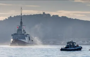 فرقاطة محمد السادس تبدأ أسبوعًا من التعاون العسكري البحري المكثف مع فرنسا ضمن تمرين الشِيبِيك 25 في تولون