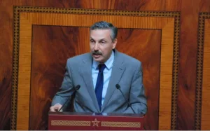 انفجار علني داخل بيت الأغلبية الحكومية … والاستقلال يتهم حليفيه بـ“تلويث السياسة بالمال”