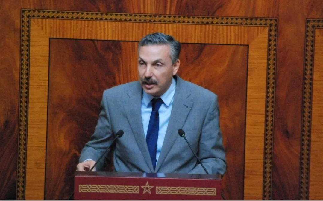 انفجار علني داخل بيت الأغلبية الحكومية … والاستقلال يتهم حليفيه بـ“تلويث السياسة بالمال”