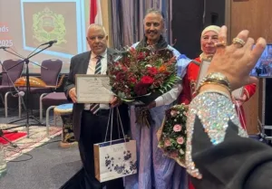 من الدريوش إلى هولندا … تكريم محمد ديبـة ابن عين زورة الذي حمل هموم الجالية على كتفيه