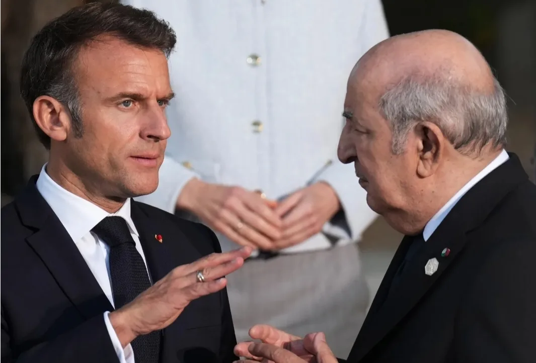 بطلب من تبون .. ماكرون يخطط لاجتماع مع الرئيس الجزائري ضمن جولة إفريقية مكثفة !