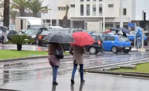 أمطار وانخفاض في درجات الحرارة يهيمنان على أجواء الأربعاء في المغرب