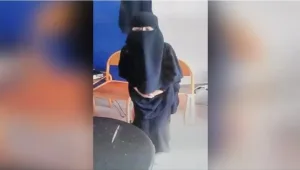 وزير التعليم يدخل على الخط ويعيد تلميذة منقبة إلى الدراسة بعد طردها من ثانوية بالصويرة