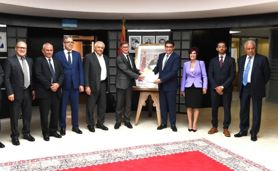 تم وصف صحفي ب “الزامل” مع مزاعم ضغوط لسحب بطاقة مهنية منه لسجنه … البرلمان يطالب بكشف حقيقة “تسجيلات اللجنة المؤقتة” التي تهز قطاع الصحافة