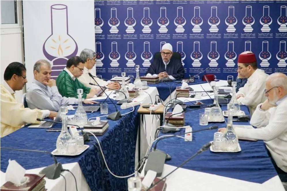 تسريب يهزّ قطاع الصحافة … والعدالة والتنمية يعلن الحرب على “لجنة صحافة بلا شرعية”  ويطالب بتحقيق نزيه مع مجاهد