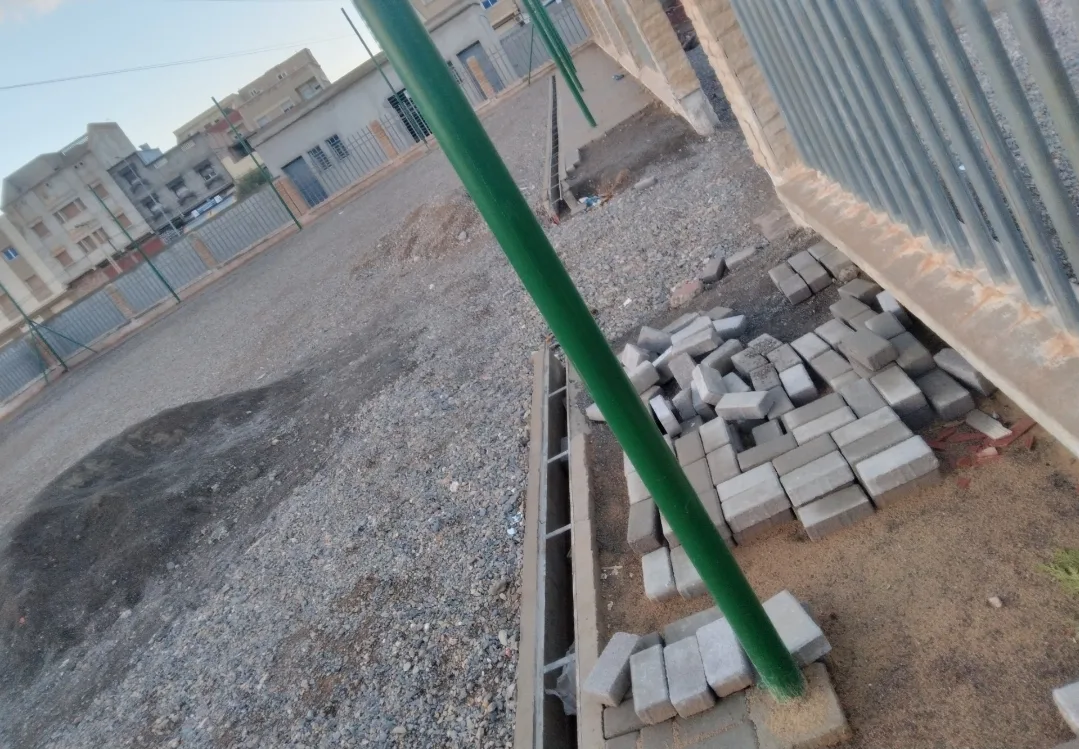 الدريوش :       ملعب القرب بجماعة كرونة يراوح مكانه … تأخر المشروع يثير استياء الساكنة