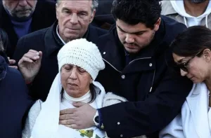 آلاف المتظاهرين في مرسيليا يصرخون :    “كفى عنفاً” بعد جريمة اغتيال شاب من طرف عصابات المخدرات