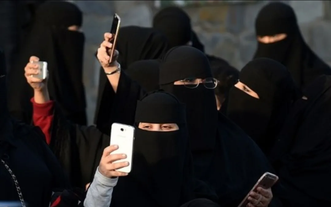 مسلمو مليلية يشيدون برفض حكومة الثغر المحتل لمقترح حظر البرقع والنقاب