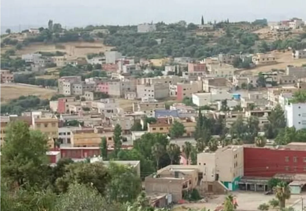 تازة :    مستشارين بجماعة الزراردة إلى القضاء بسبب فضيحة “العمّال الوهميين”