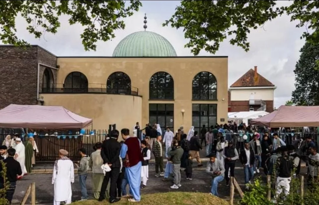 فرنسا :     أربع جمعيات مسلمة ترفع دعوى ضد استطلاع للرأي