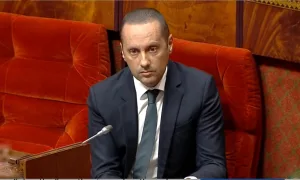 ابن كيران يفجّرها :     دعوة عاجلة لإقالة وزيرين بسبب “فضيحة الإتجار بالأدوية”