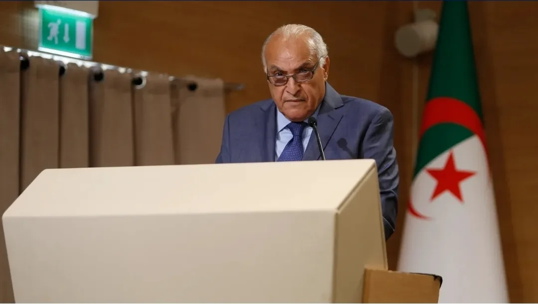 الجزائر تغيّر بوصلة سياستها الخارجية :     عودة لتهدئة العلاقات مع فرنسا ومالي بعد مصالحة مدريد