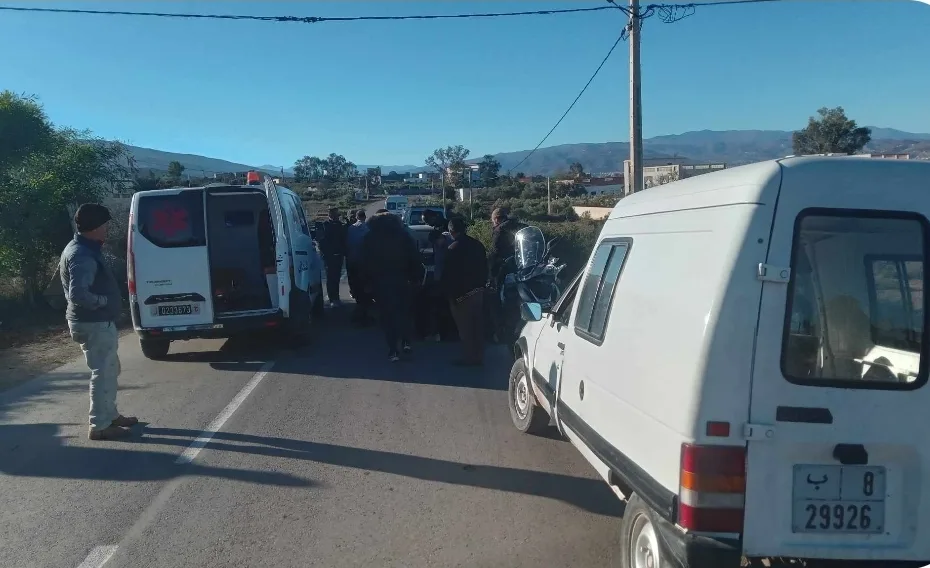 الدريوش :     حوادث يوميا … مقطع طرقي يتحول إلى فخّ موت بجماعة اتروكوت … غضب عارم بعد وفاة امرأة وتجاهل الرئيس للتحذيرات