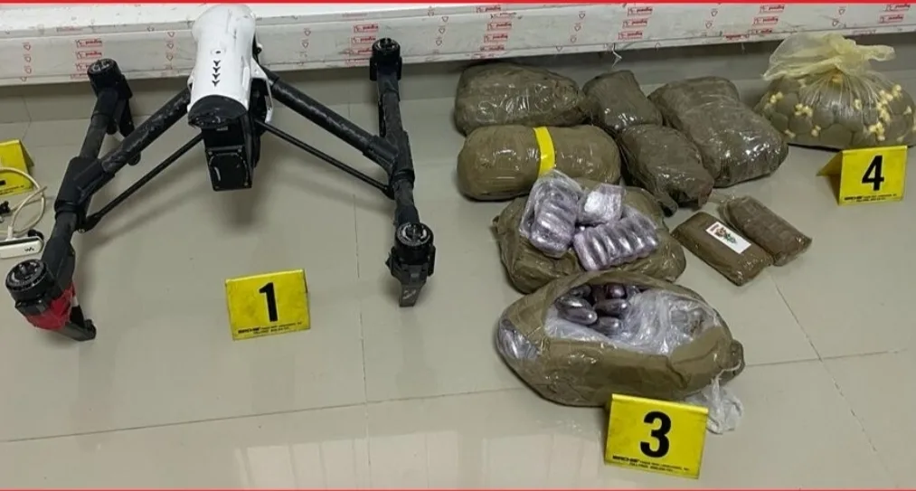 وجدة :     أحكام ب 78 سنة في حق 9 أشخاص من شبكة تهريب المخدرات عبر طائرات مسيرة من وإلى الجزائر