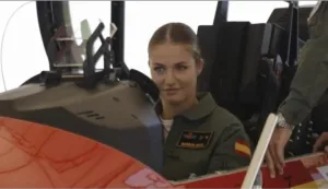 الملكة المستقبلية وريثة العرش الإسباني تتلقى تدريبها العسكري في الأكاديمية العامة للطيران بمورسيا